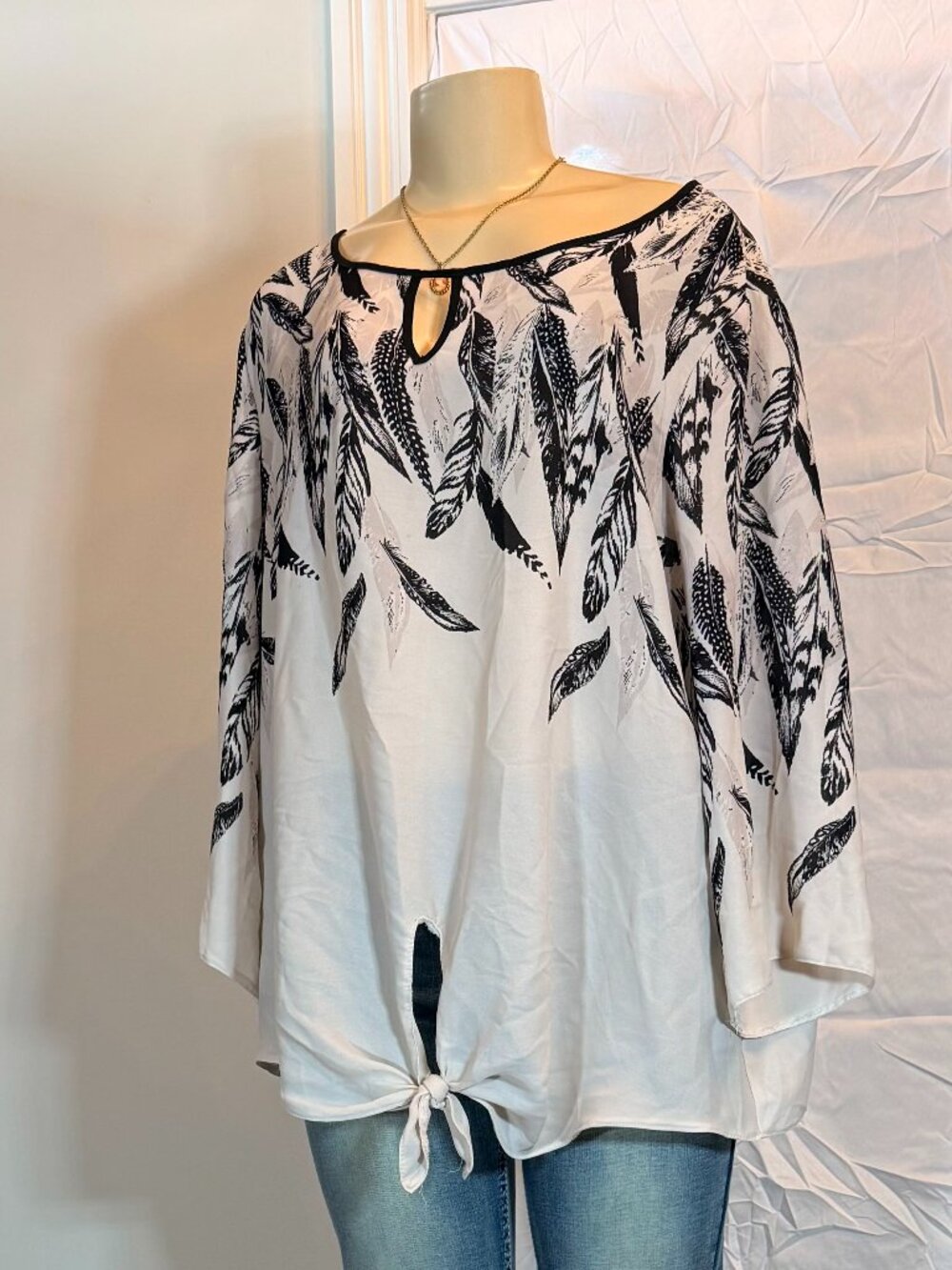Cato Ivory Feather Print 3/4 Sleeve Blouse Women's 18/20 Too Cute!